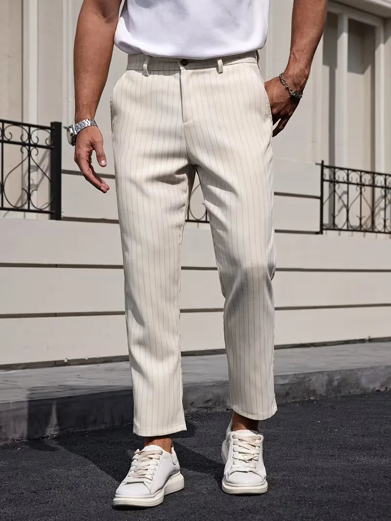 Pantalon slim à fines rayures