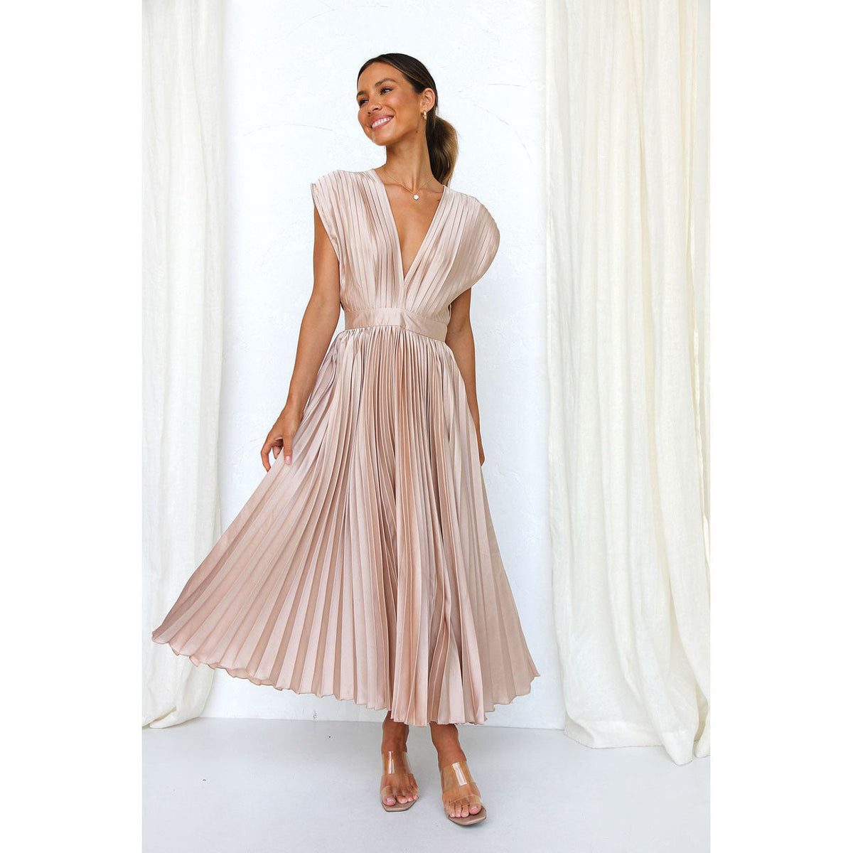 Ilse - Vestido midi plisado refinado con escote en V