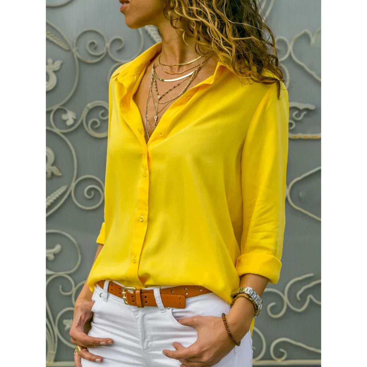 Elegant ladies' blouse with long sleeves