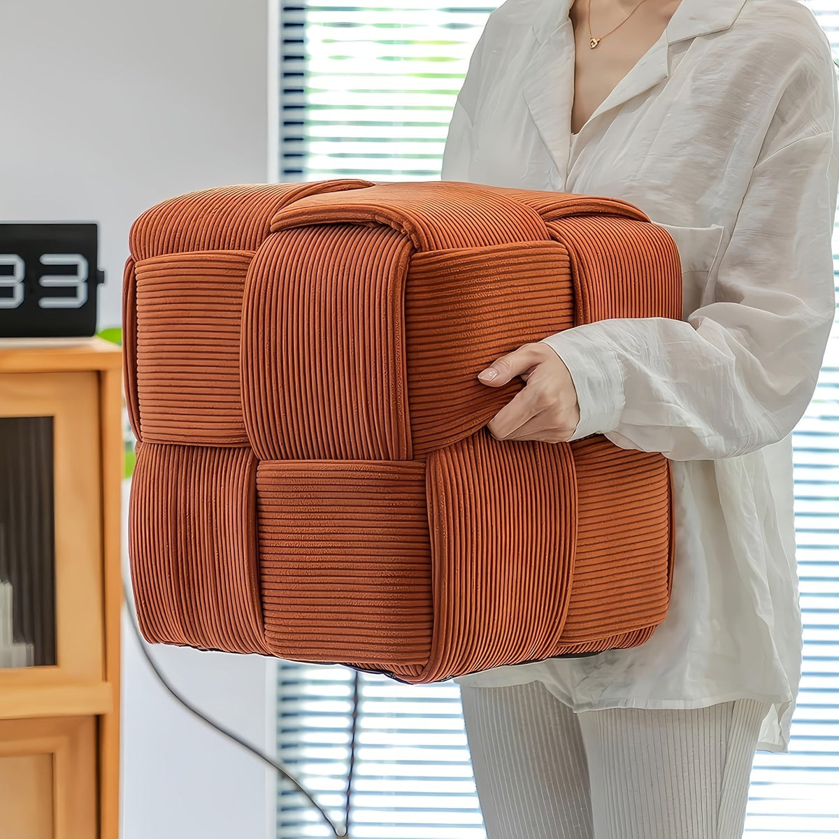 Compact Square Pouffe with Soft Upholstery – Comfortable and Versatile Design