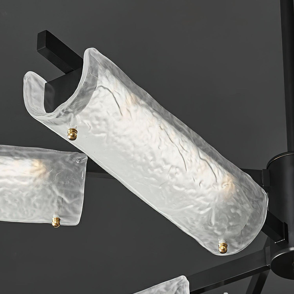 Amoslo-kroonluchter in zwart messing – elegant design