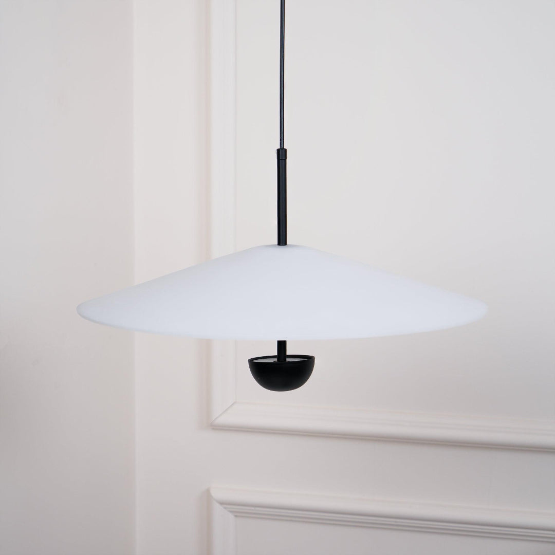Candeeiro suspenso Ava Cone - Design minimalista e intemporal