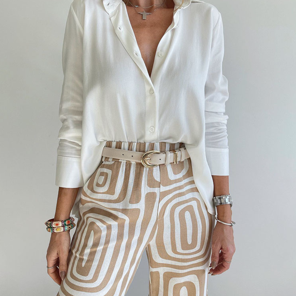 Clio – Stylish 2-Piece Women's Outfit with White Blouse and Geometric Pants