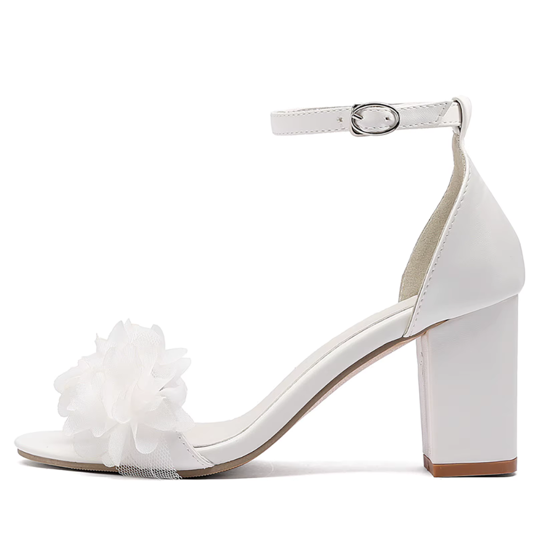 Elegant Heeled Sandals with Adjustable Strap