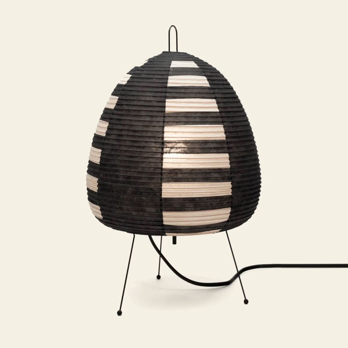 Lampada da tavolo con paralume in carta di riso e design di ispirazione giapponese