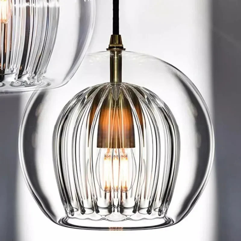 Moderne glazen hanglamp voor een stijlvol interieur