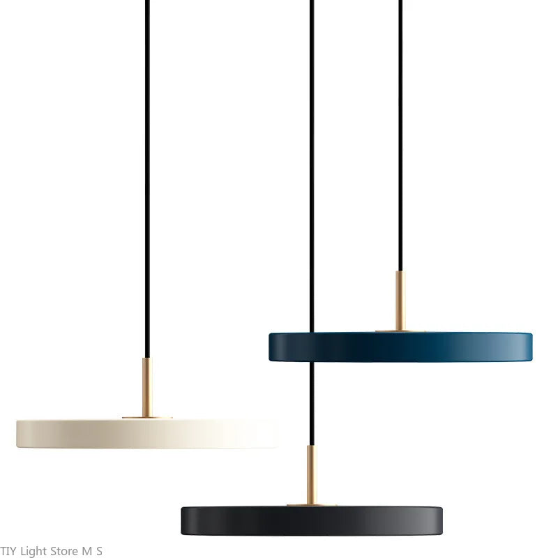 Lampada a sospensione scandinava con luce calda e design minimalista