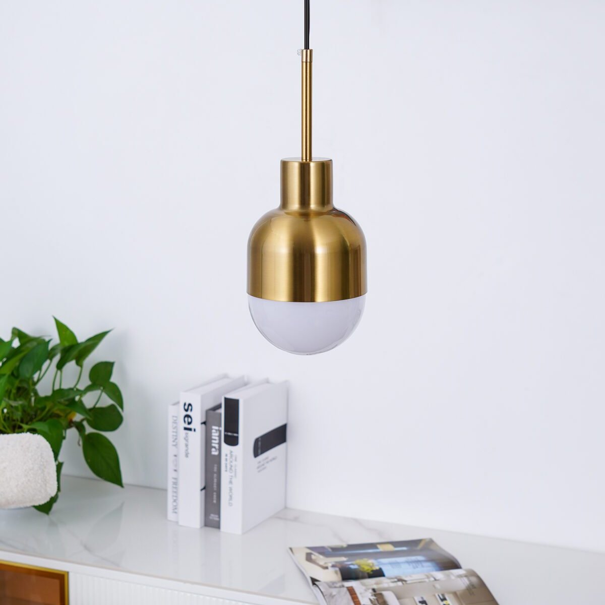 Suspension Niku – Design luxueux en laiton et en verre