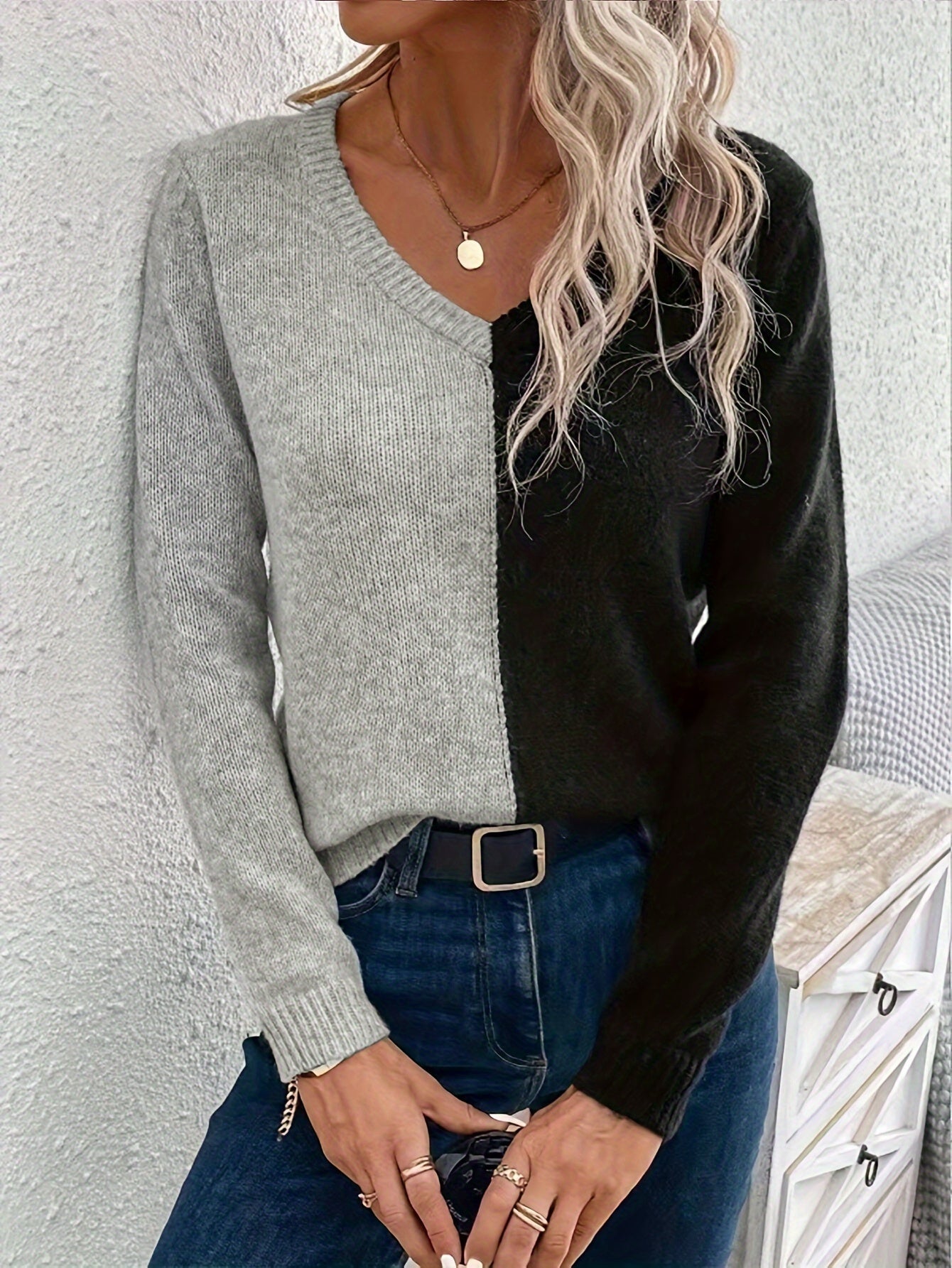 Noa | Elegant V-neck Jumper with Long Sleeves