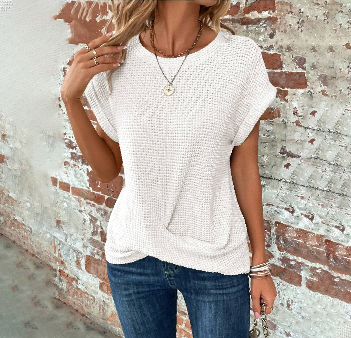 Loose-Fitting Top with Short Sleeves and Round Neck