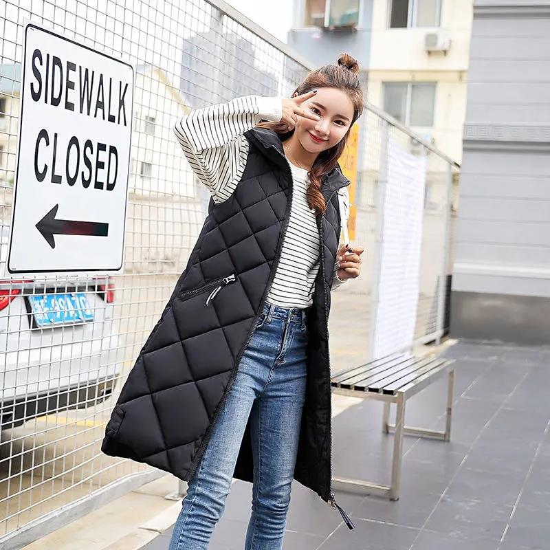 Padded sleeveless ladies' gilet with hood