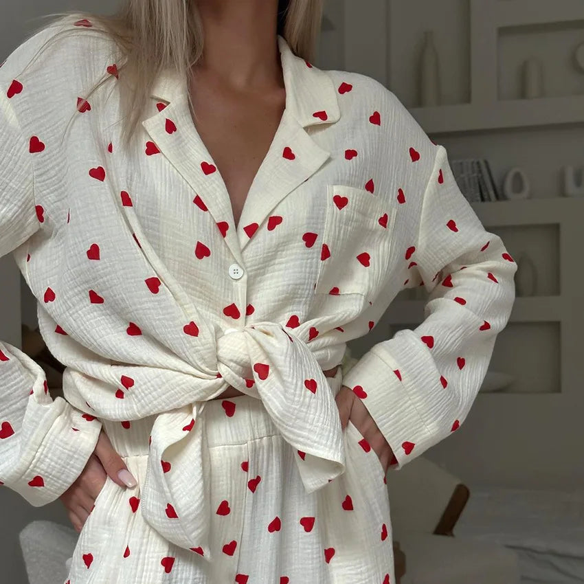 Soft Ladies' Two-Piece Pyjama Set with Heart Print and Button Closure