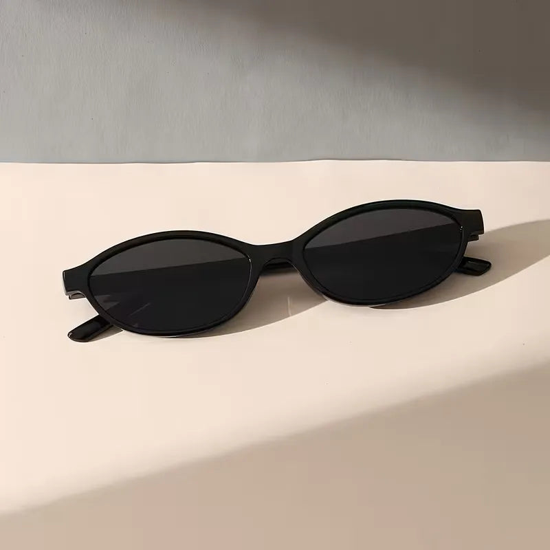 Sunglasses with Oval Frame