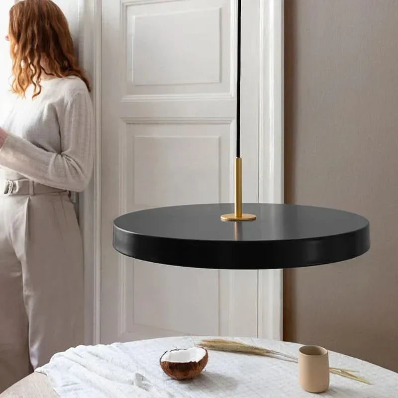 MetalGlow - Lámpara colgante LED de metal con forma de ovni