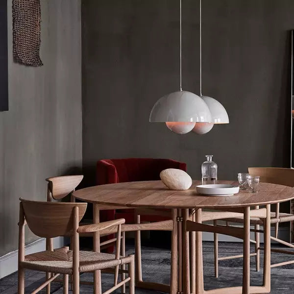 Elegantná drevená stropná lampa s teplým svetlom