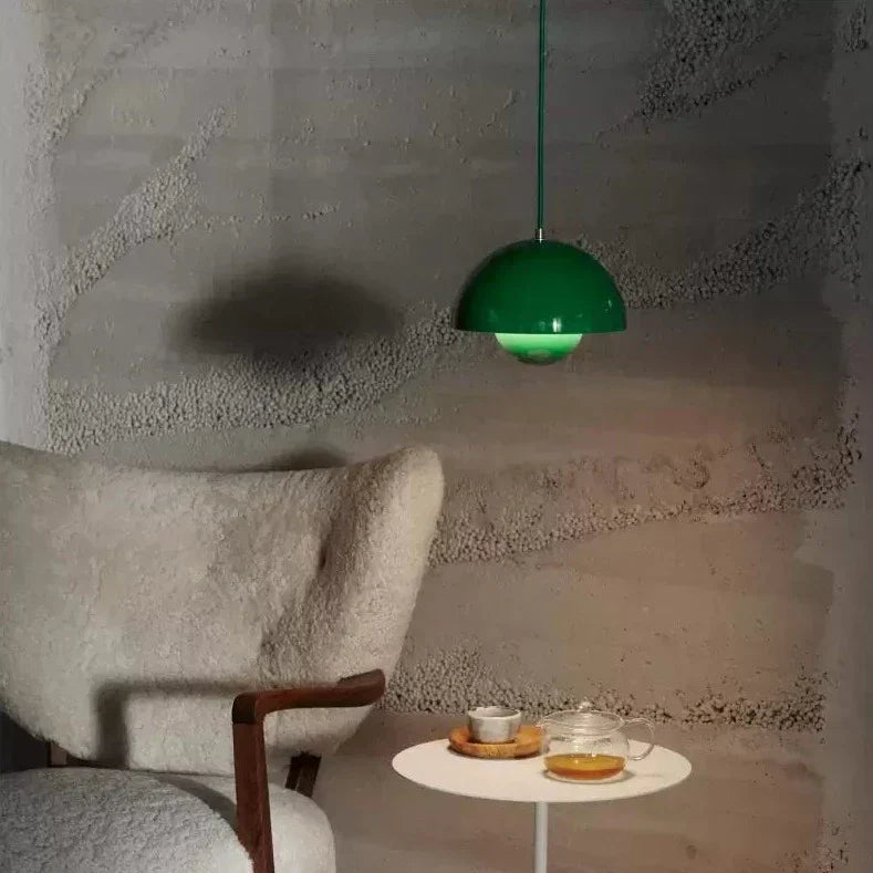 Elegantná drevená stropná lampa s teplým svetlom