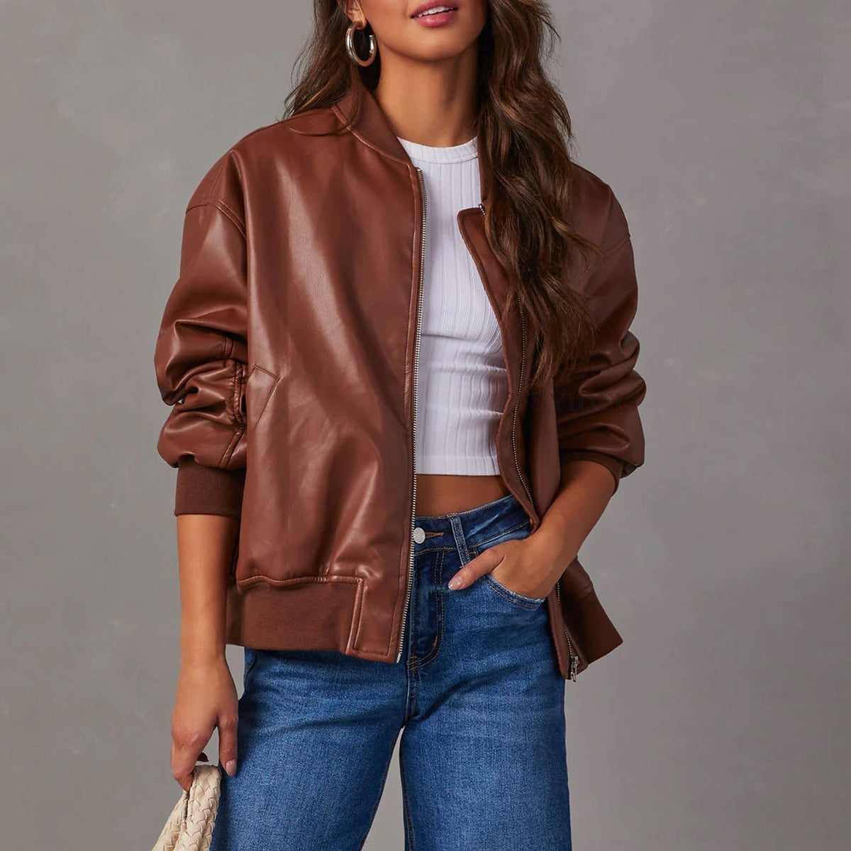 Chaqueta bomber informal y extragrande de cuero sintético para mujer