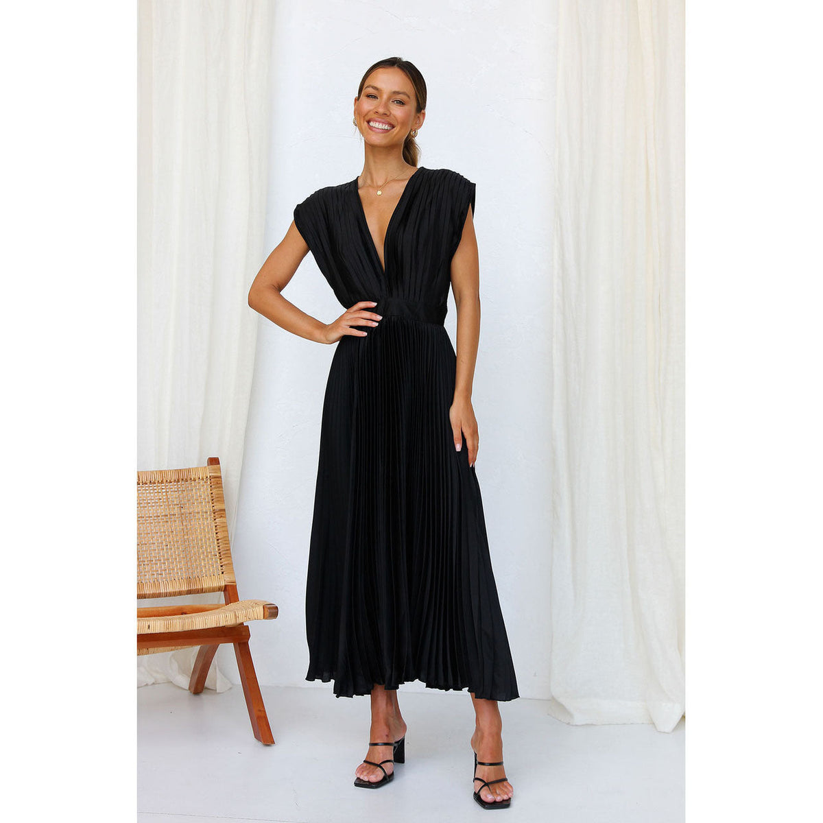 Ilse - Refined Pleated Midi Dress with V-Neck