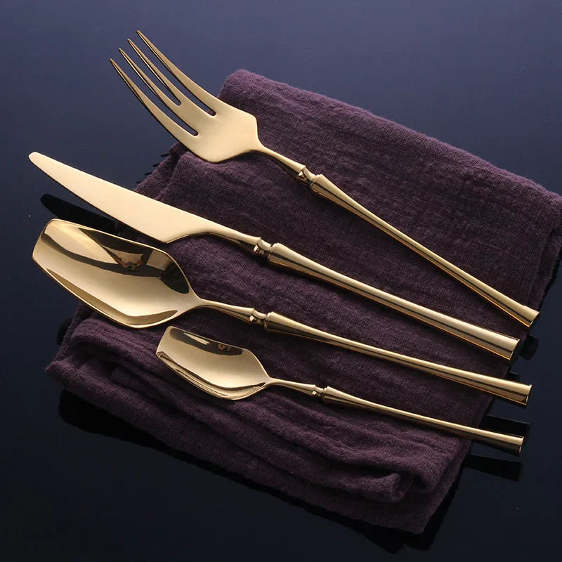 Bestekset geïnspireerd op het oude Egypte - elegant en duurzaam voor aan tafel