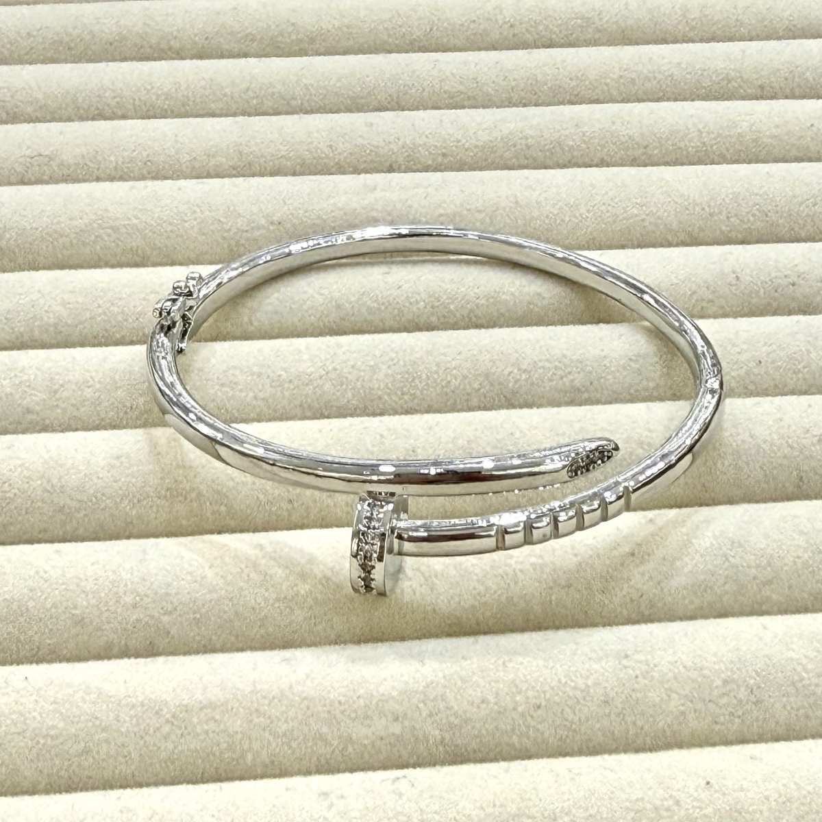 Nail-Shaped Bracelet – Minimalist and Stylish Design