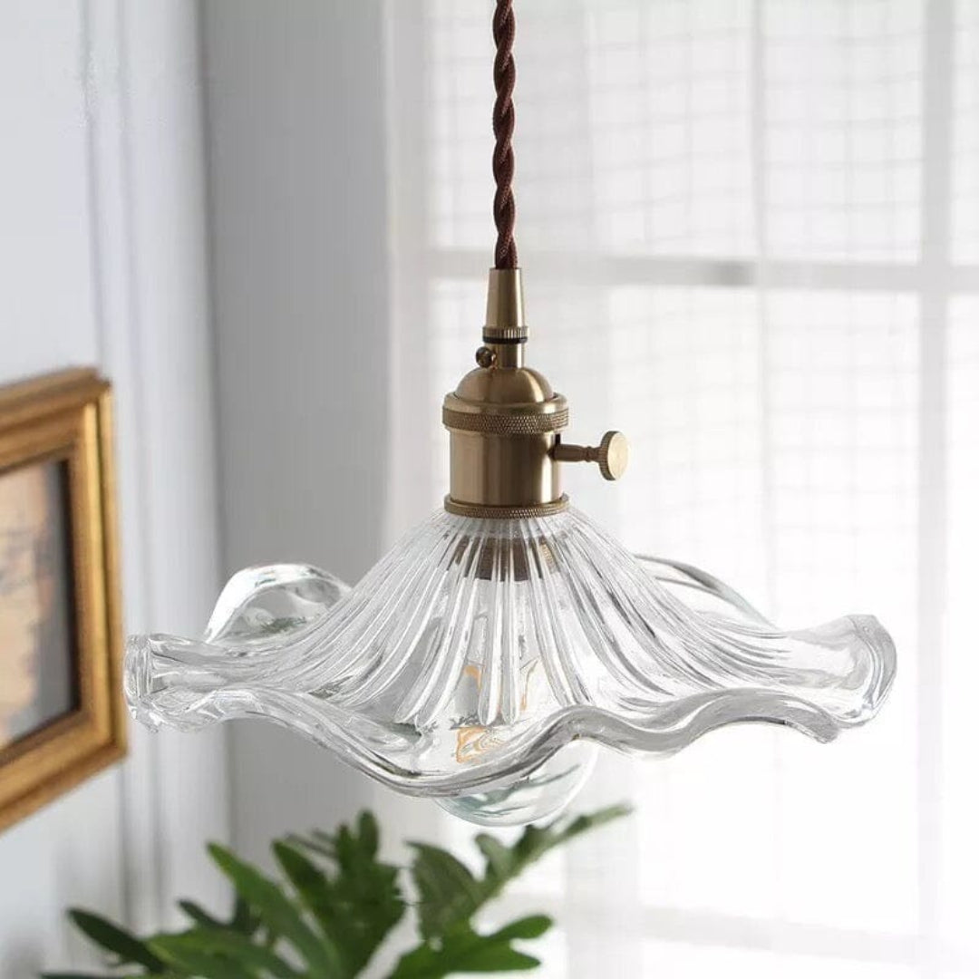 Sklenená závesná lampa Leonardo – nadčasová elegancia do každého priestoru