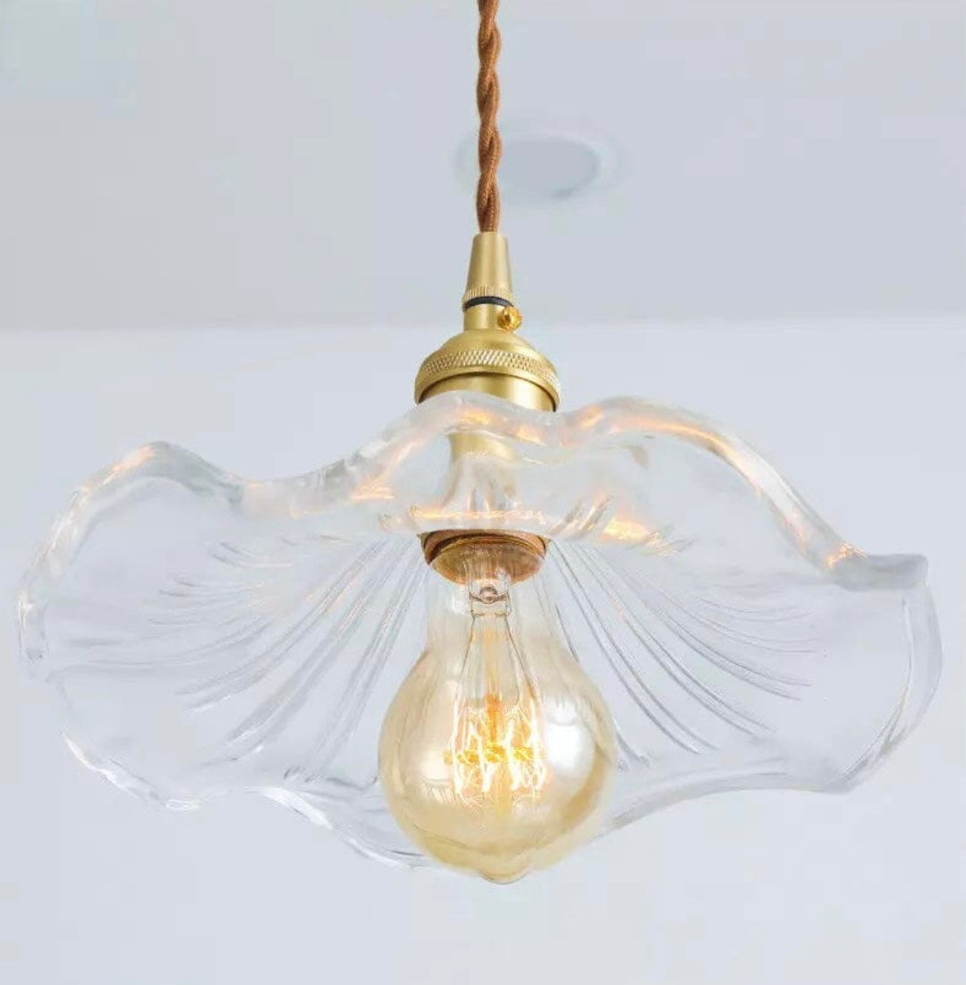 Sklenená závesná lampa Leonardo – nadčasová elegancia do každého priestoru