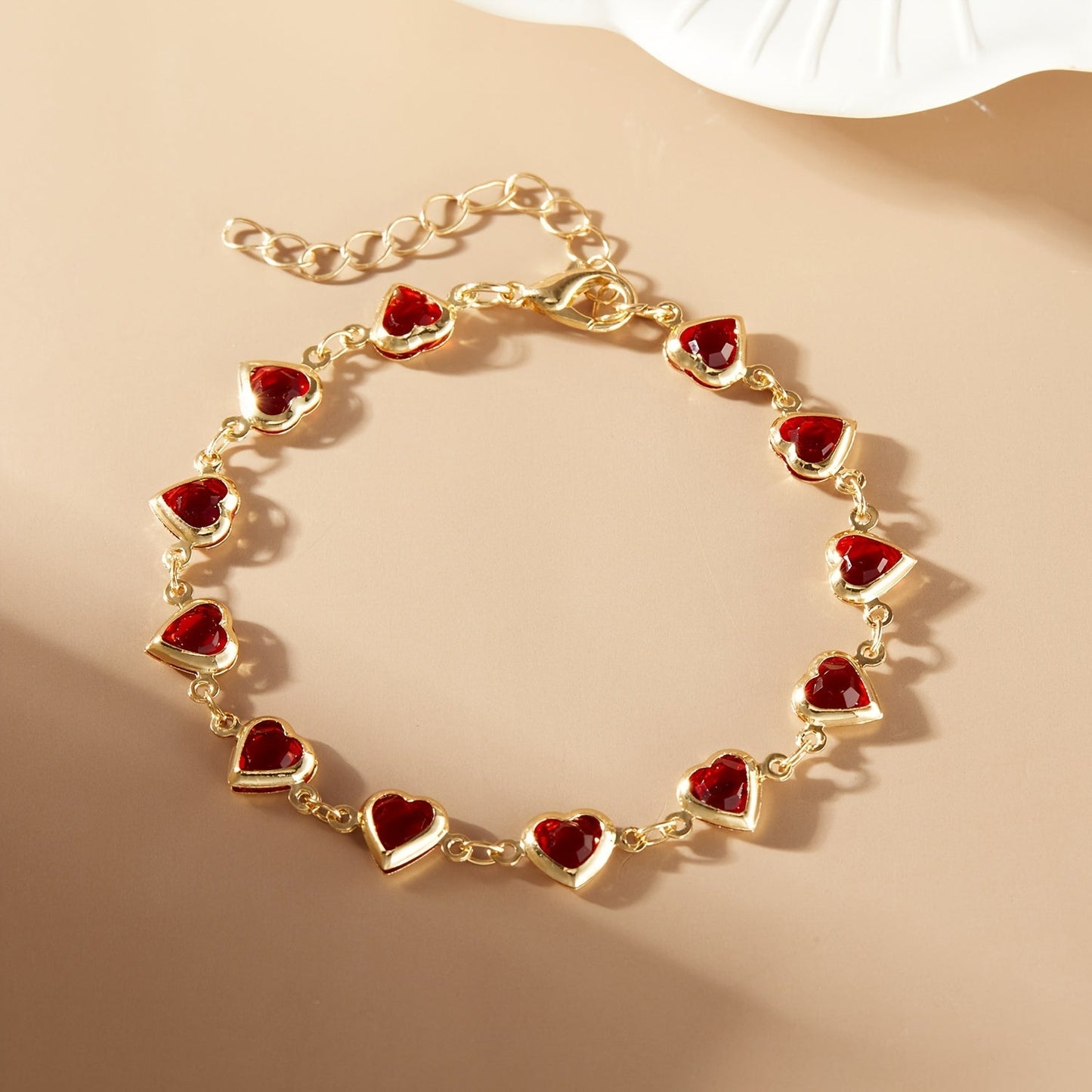 Sophie | Bracelet élégant avec breloque cœur rouge