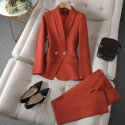 Completo da donna a due pezzi con blazer e pantaloni