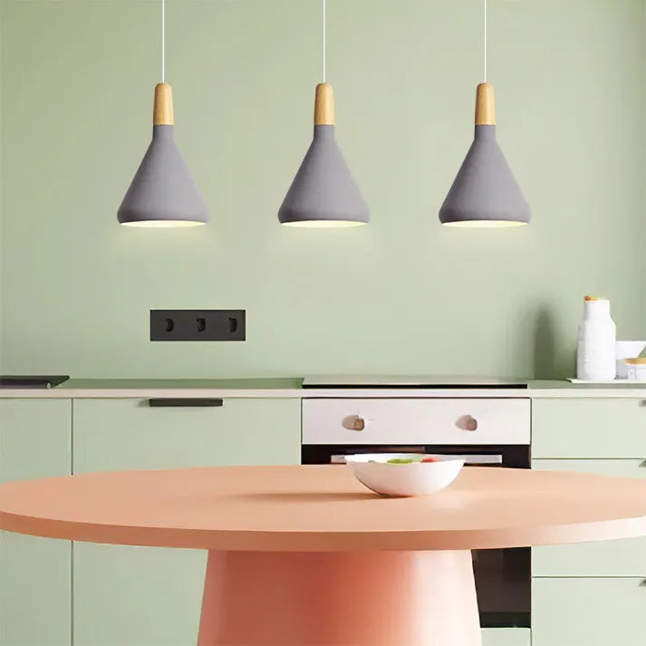 Kuželové kovové závěsné svítidlo Macaron - minimalistické a stylové