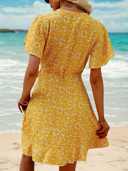 Leichtes Sommerkleid für Damen mit Blumenmuster und elegantem Wickeldesign