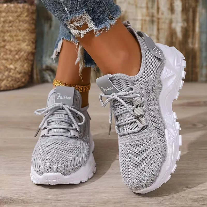 Low sneaker with mesh upper