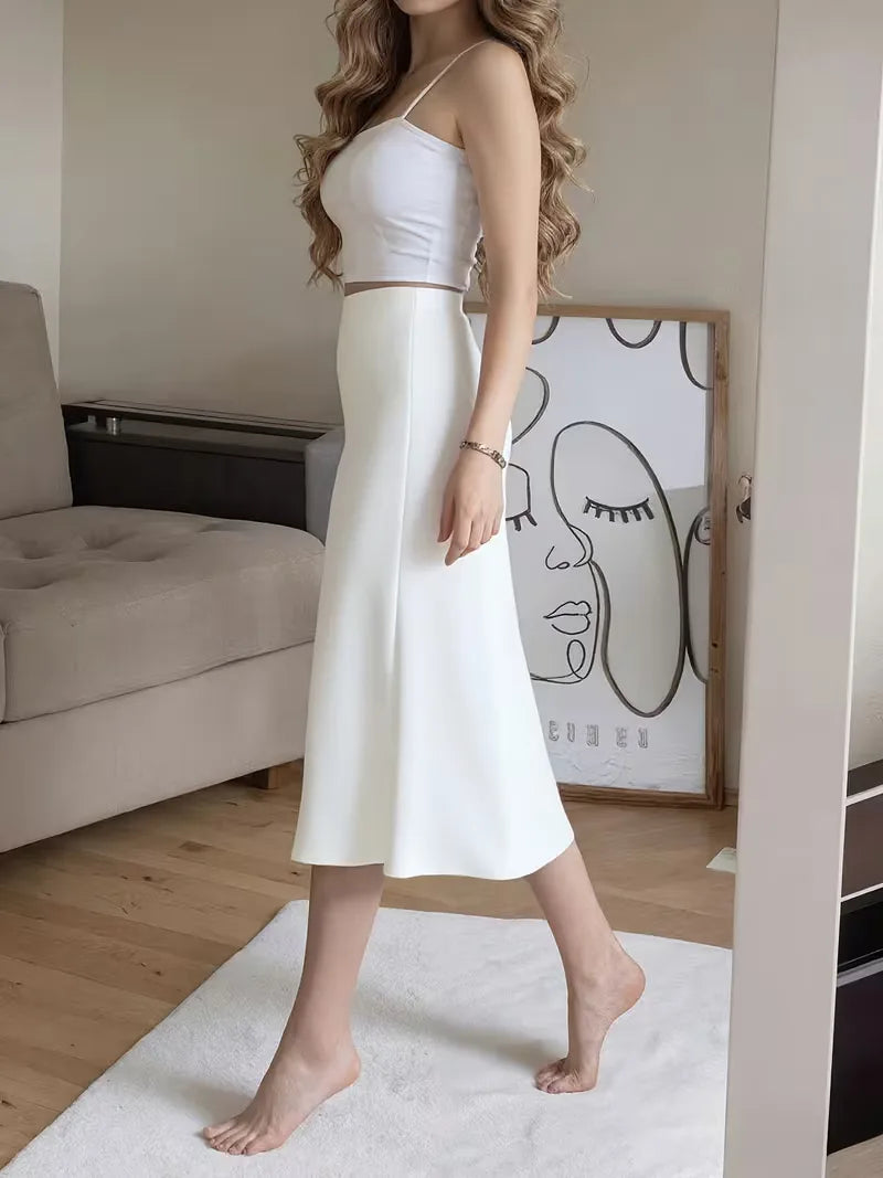 Jupe en satin avec fente haute