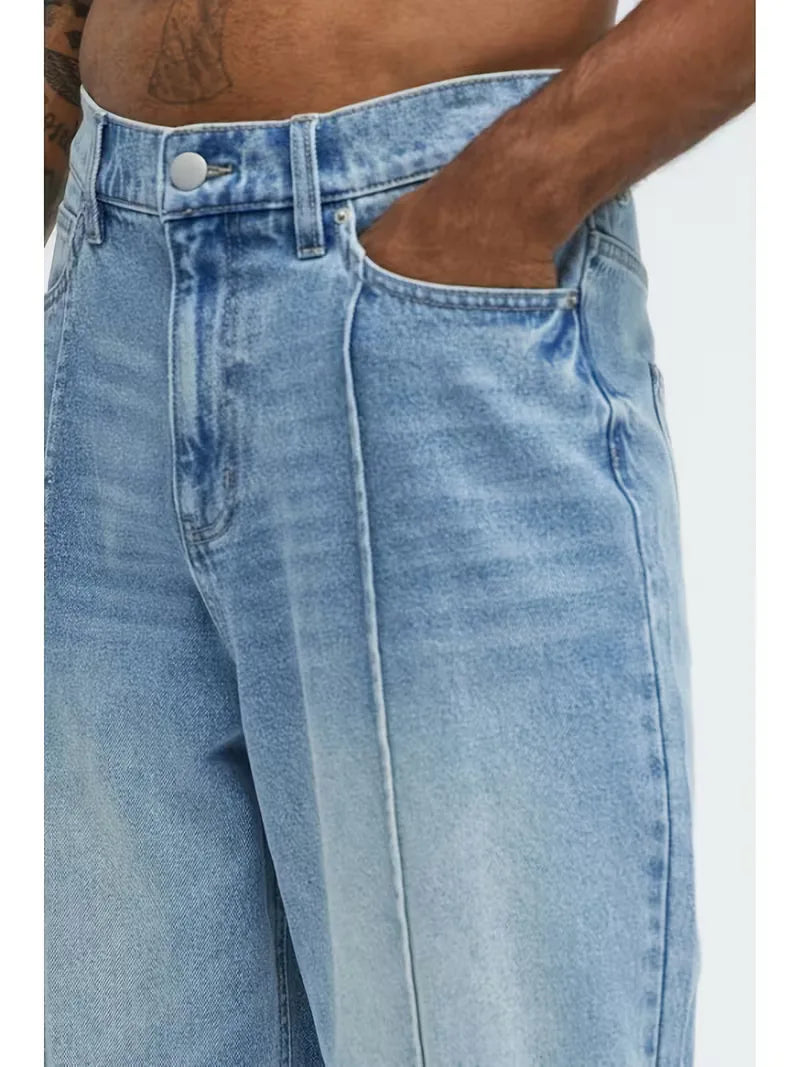 Loose fit jeans with five-pocket styling