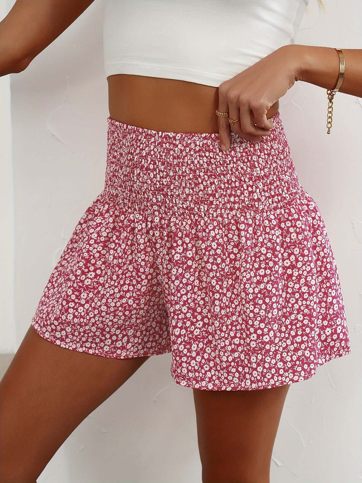 Leichte Damenshorts für den Sommer mit Blumenmuster und bequemem elastischem Bund