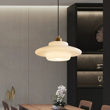 Elegante lámpara colgante con pantalla de vidrio blanco