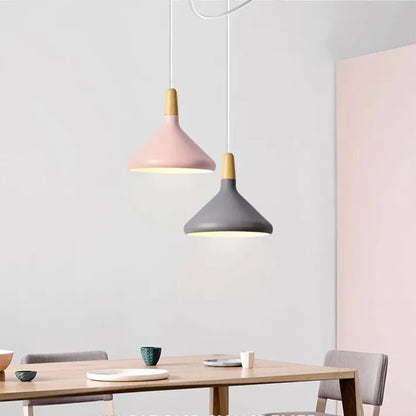 Kuželové kovové závěsné svítidlo Macaron - minimalistické a stylové