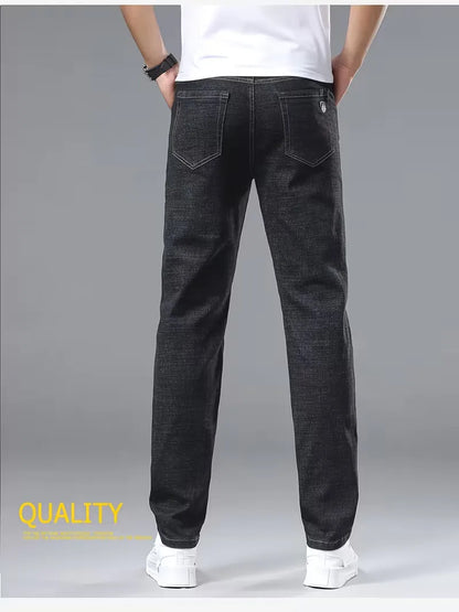 Jean droit avec coutures apparentes