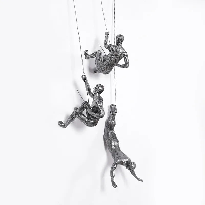 Conjunto de esculturas decorativas de pared con figuras trepadoras para una decoración moderna