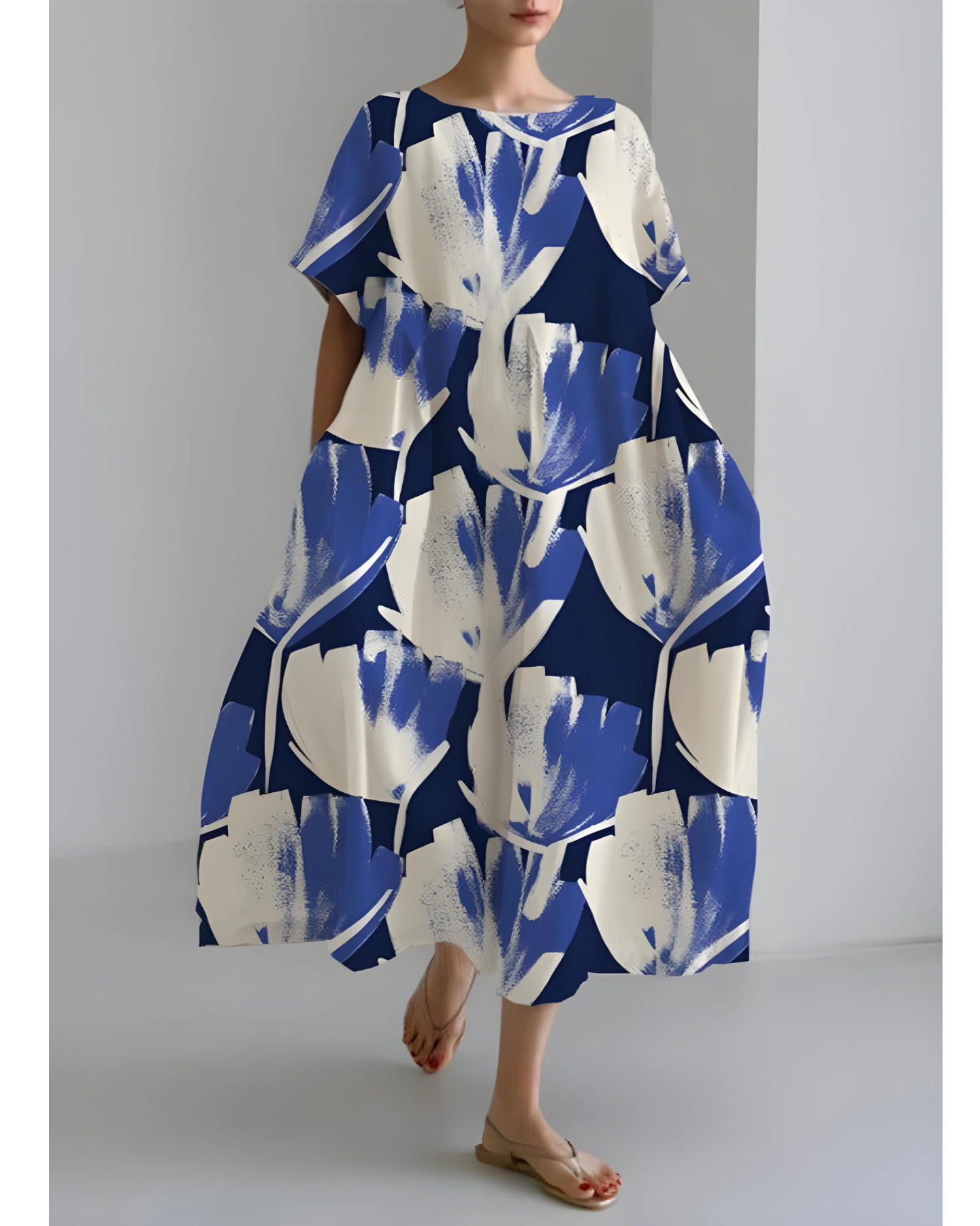 Elegant dress with round neckline - Susanne