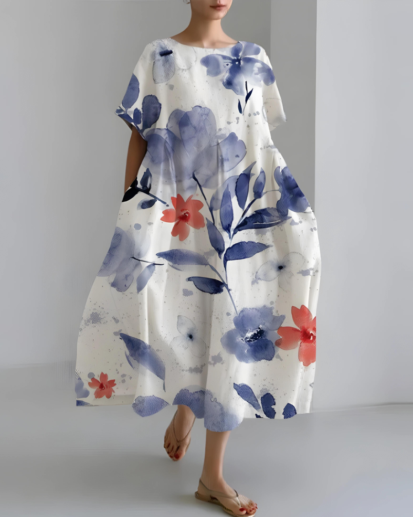 Elegant dress with round neckline - Susanne