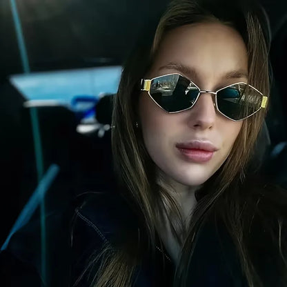 Lunettes de soleil avec monture métallique ovale
