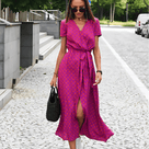 Robe pour femmes avec fente à l'ourlet et fermeture à lacets