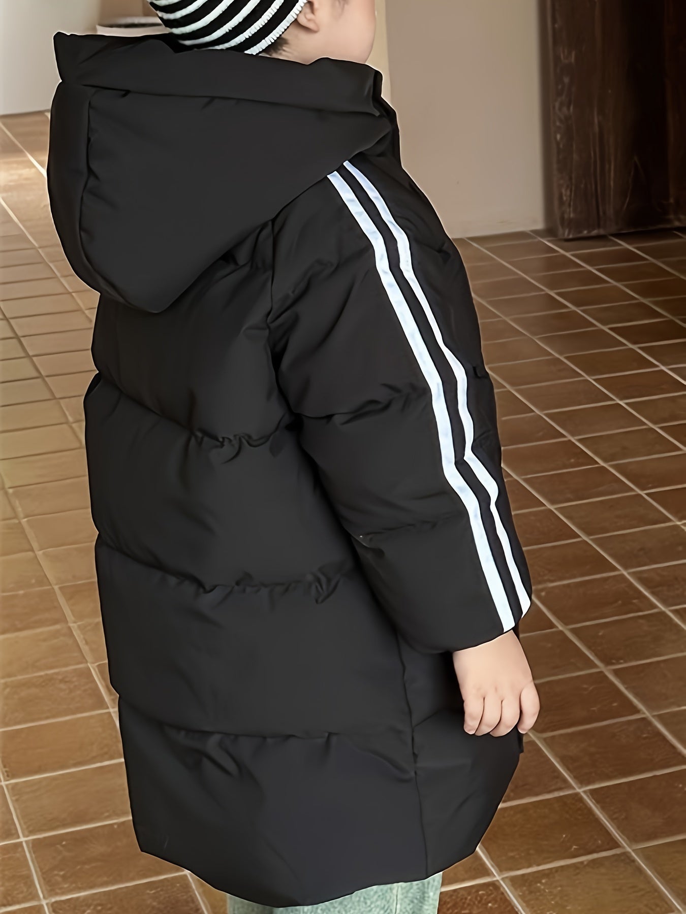 Die Winterjacke für Mädchen und Jungen mit gestreifter Schnürung und wattierter Jacke – Ollie