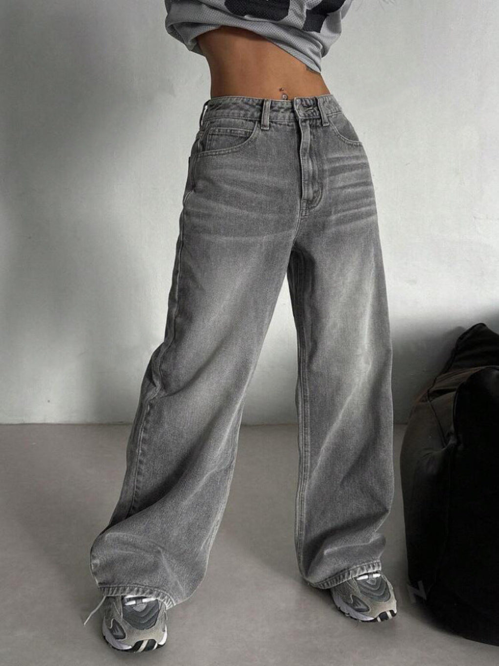 Low Rise Straight-Leg Women's Jeans with Vintage Wash