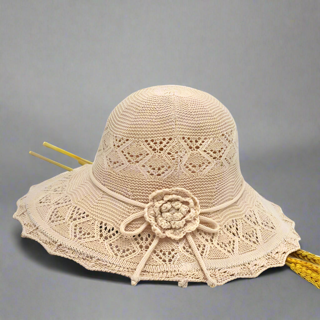 Sombrero elegante de ala ancha para mujer