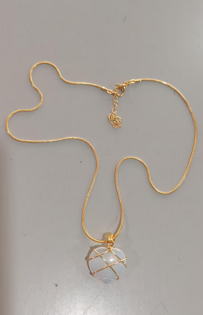 Fashionable Moonstone Necklace