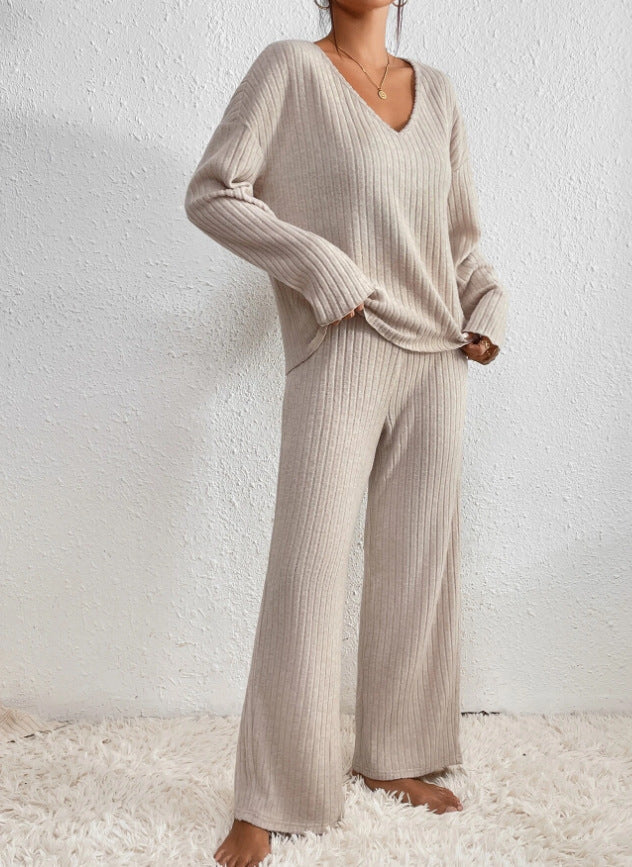 Completo da donna in maglia per il relax, dalla texture morbida e confortevole