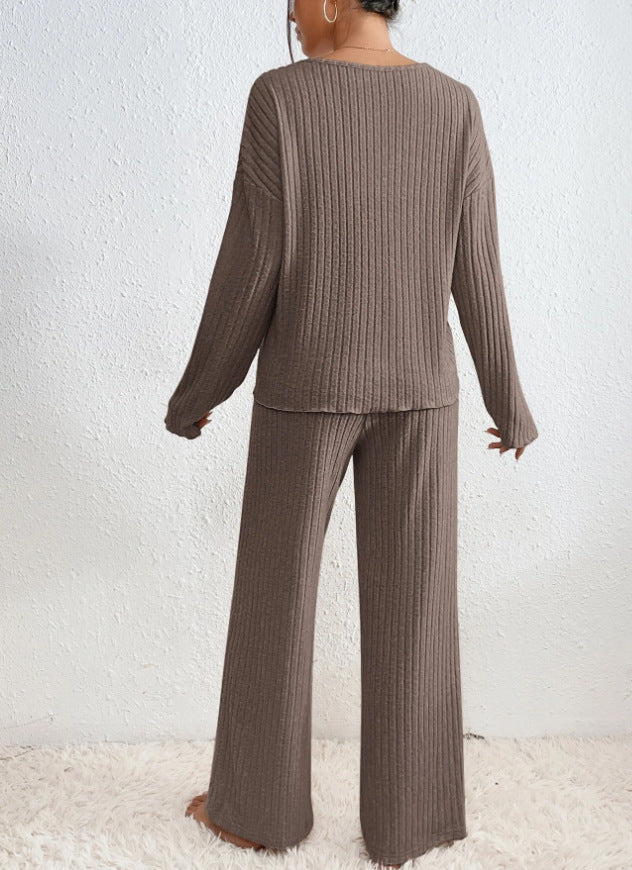 Completo da donna in maglia per il relax, dalla texture morbida e confortevole