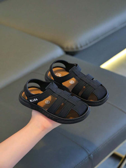 Dichte Kindersandalen mit flacher Sohle