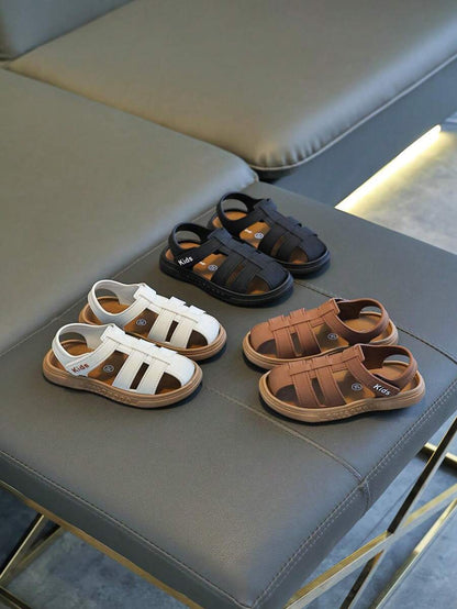 Dichte Kindersandalen mit flacher Sohle